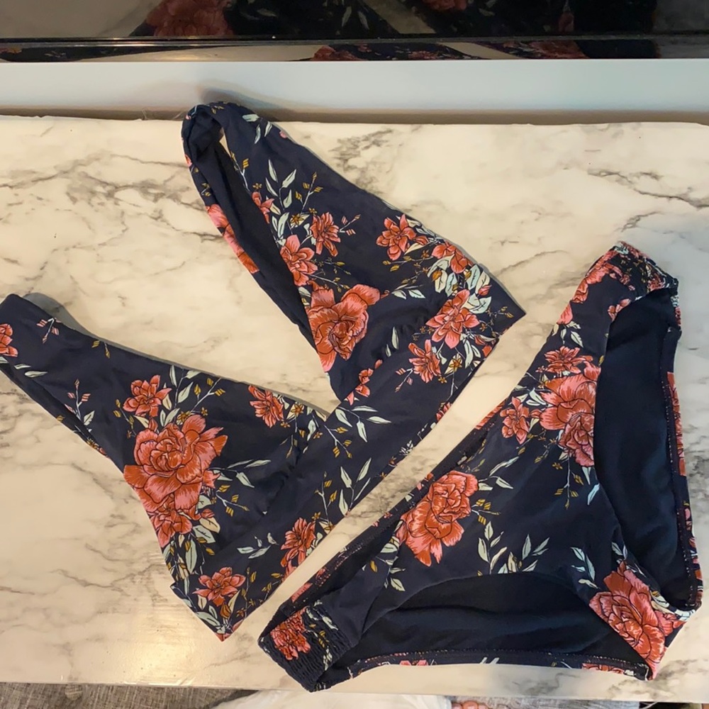 Billabong bikini!